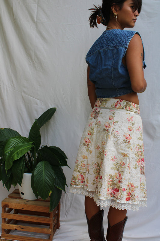 Vintage Cottage-Core Cream Floral Skirt with Lace Hem