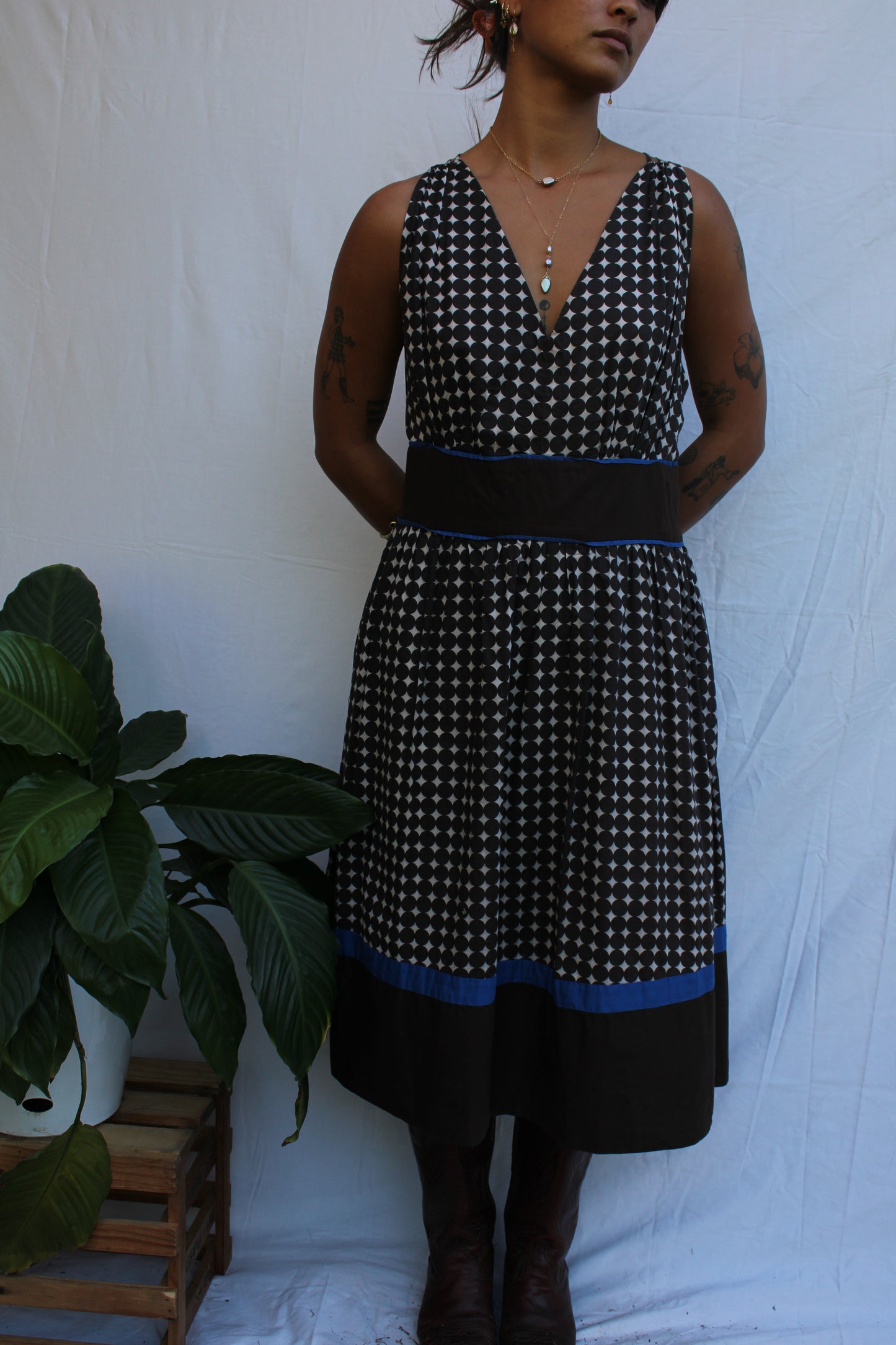 Vintage Retro Brown Diamond Print Midi Dress with Blue Trim
