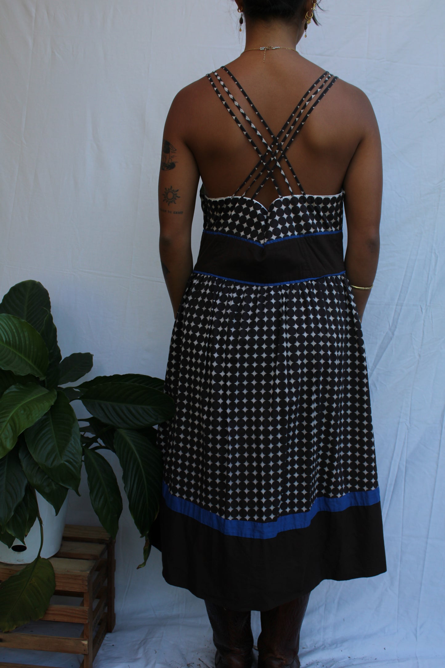 Vintage Retro Brown Diamond Print Midi Dress with Blue Trim
