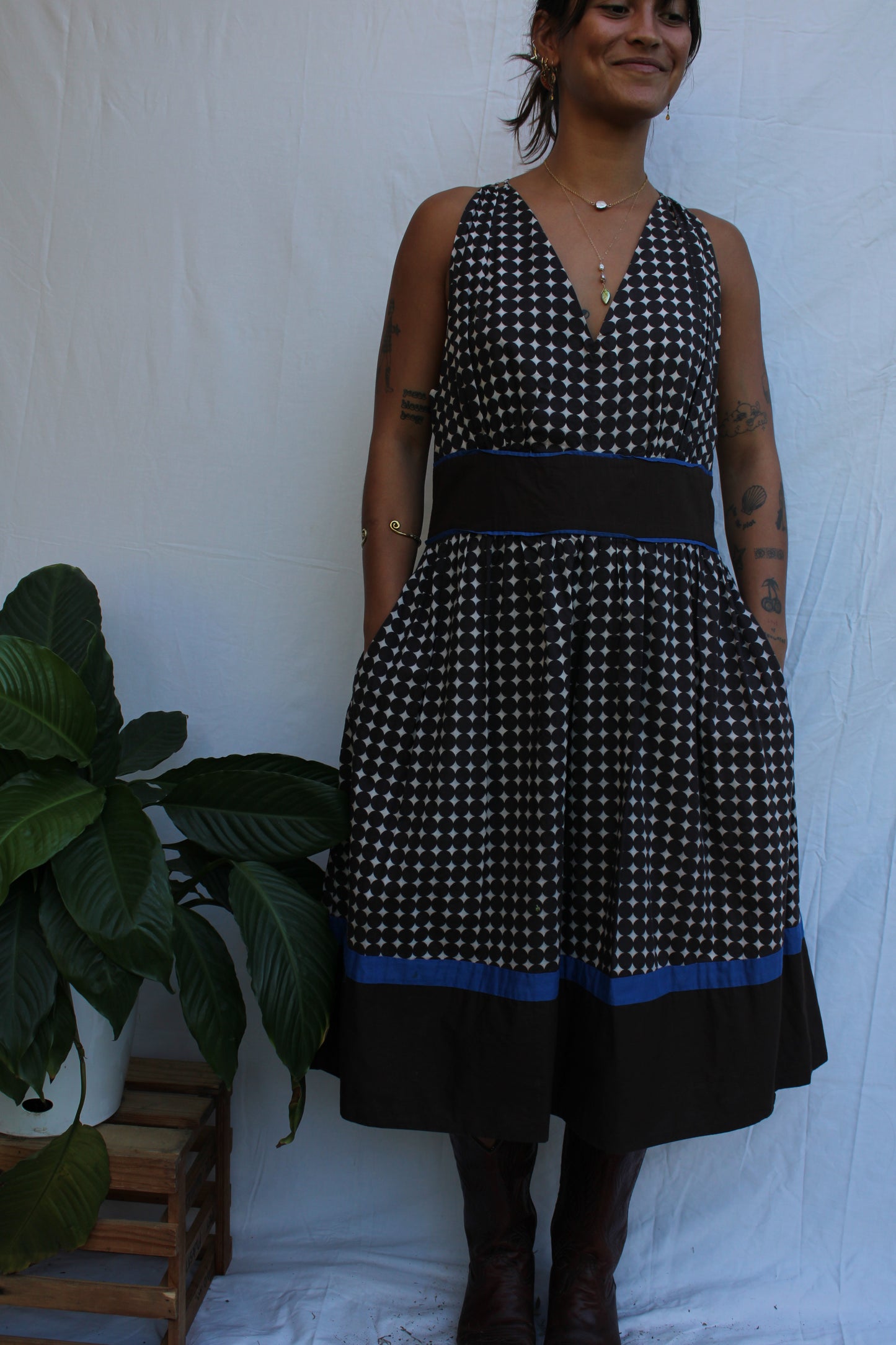 Vintage Retro Brown Diamond Print Midi Dress with Blue Trim