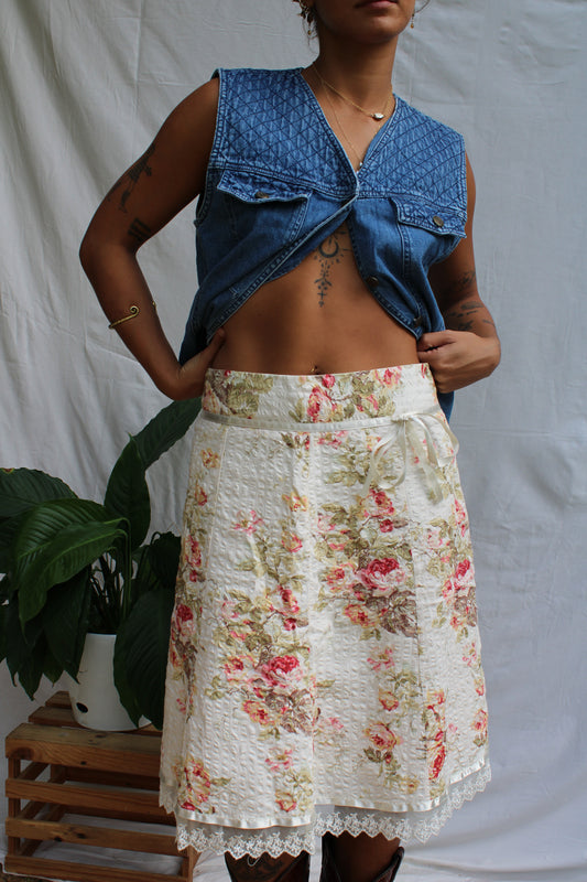 Vintage Cottage-Core Cream Floral Skirt with Lace Hem